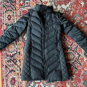 Black puffer coat
$60 
-petite xs
-removable faux fur hood
-snaps & zips